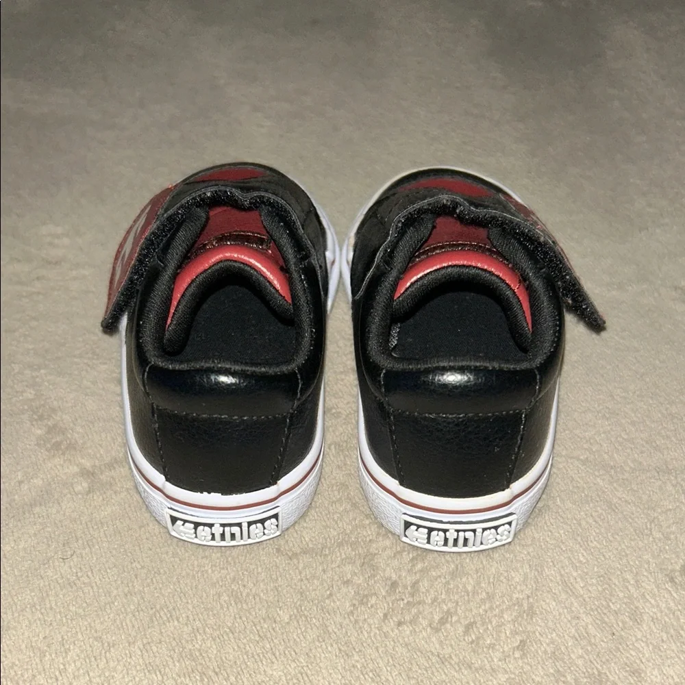 Etnies Kids Black and Burgundy Sneakers - Picture 4 of 4